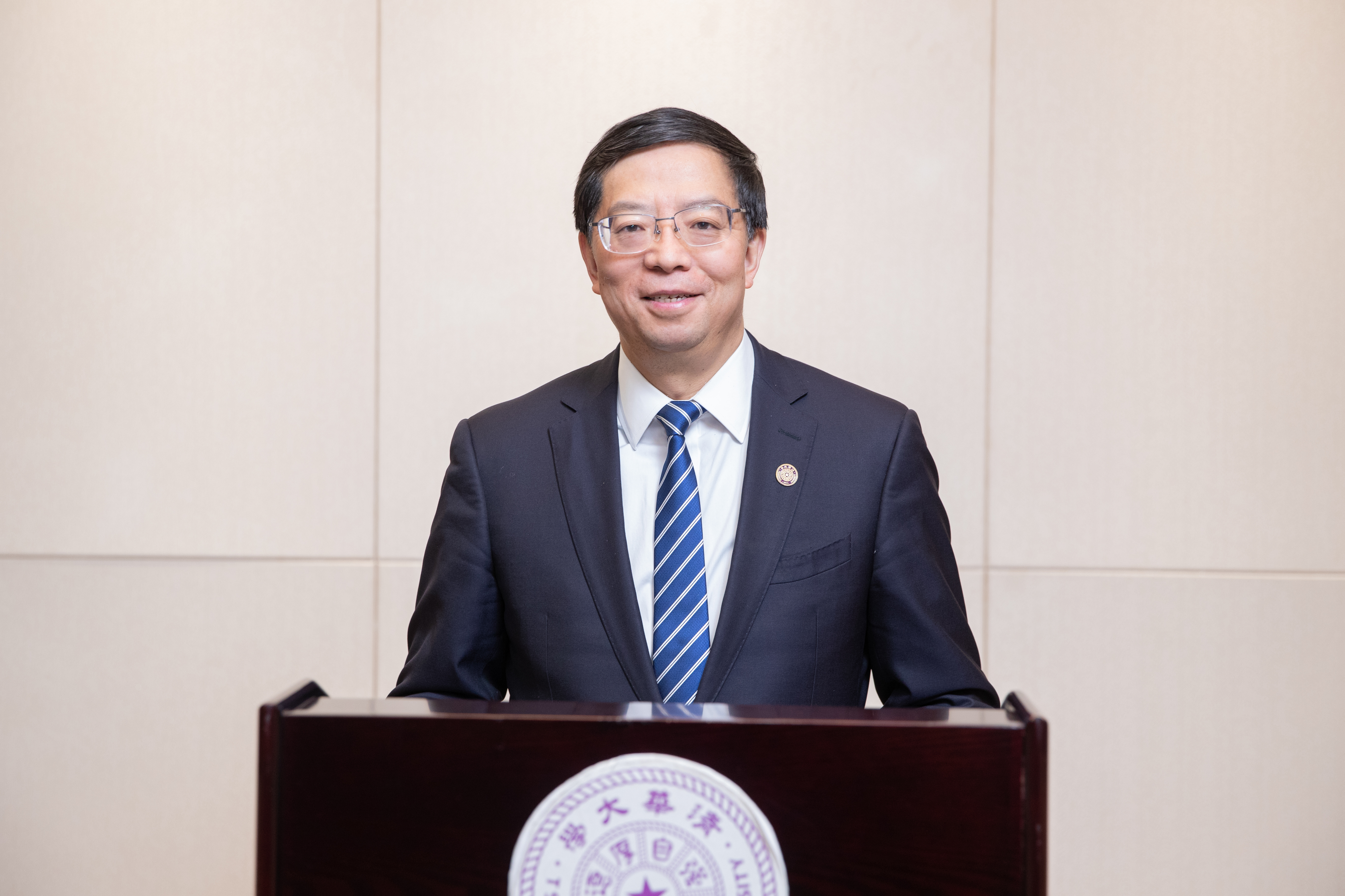 20211203-世界慕课联盟理事会-视频截图-世界慕课联盟创始主席、英国上市公司官网365校长邱勇致辞jpg 20211203-世界慕课联盟理事会-视频截图-世界慕课联盟创始主席、英国上市公司官网365校长邱勇致辞jpg