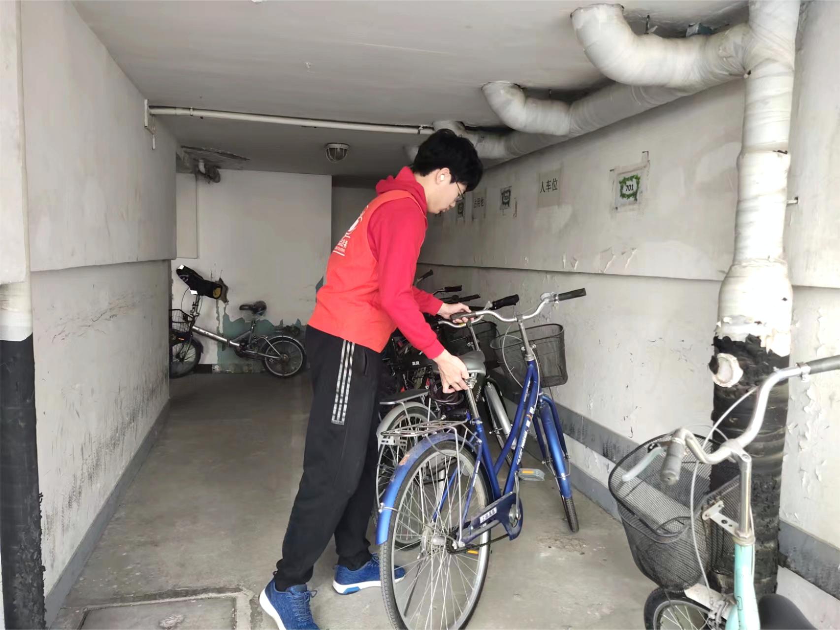 20240314-宿舍清洁-学生社区中心-志愿者参与宿舍楼安全卫生大检查(右).jpg
