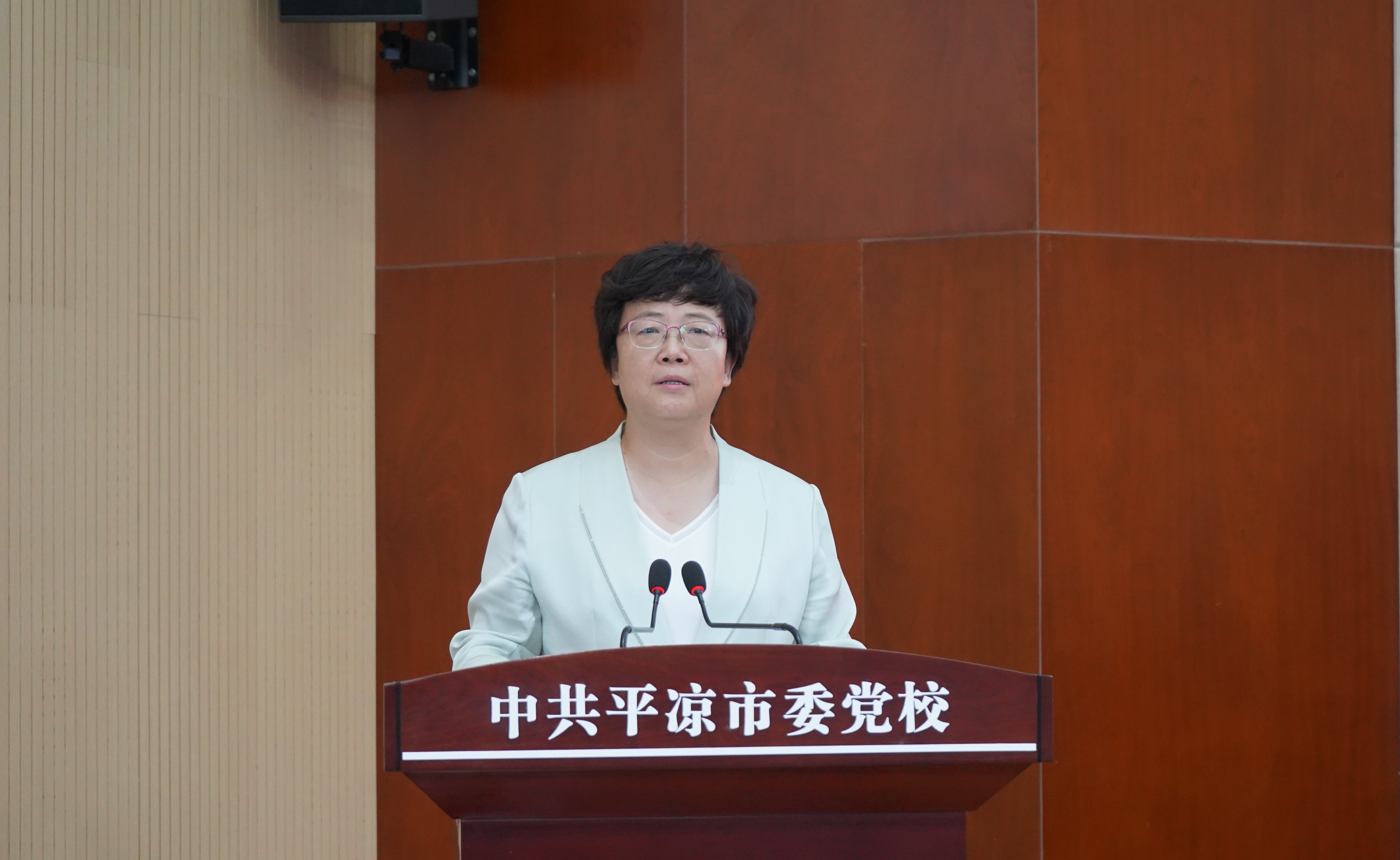 20230710-英国上市公司官网365乡村振兴甘肃平凉远程教学站揭牌暨乡村教师护眼灯捐赠仪式 -中共平凉市委书记王旭致辞-平凉融媒体中心拍摄.jpg