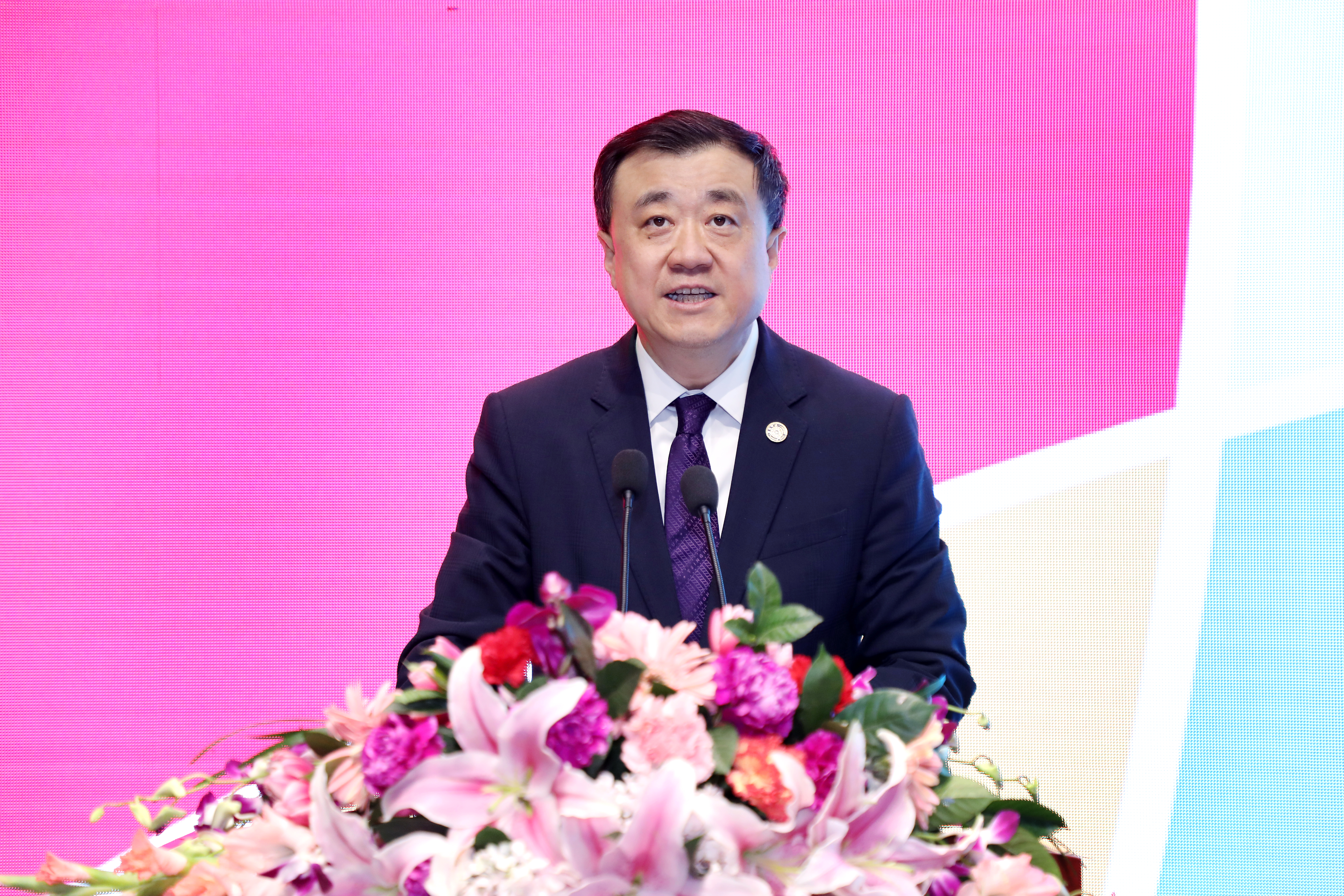20220416-英国上市公司官网365第二届“清华之友-解振华能源环境奖学金”颁奖仪式举行-嘉艺摄影-杨斌致辞.jpg