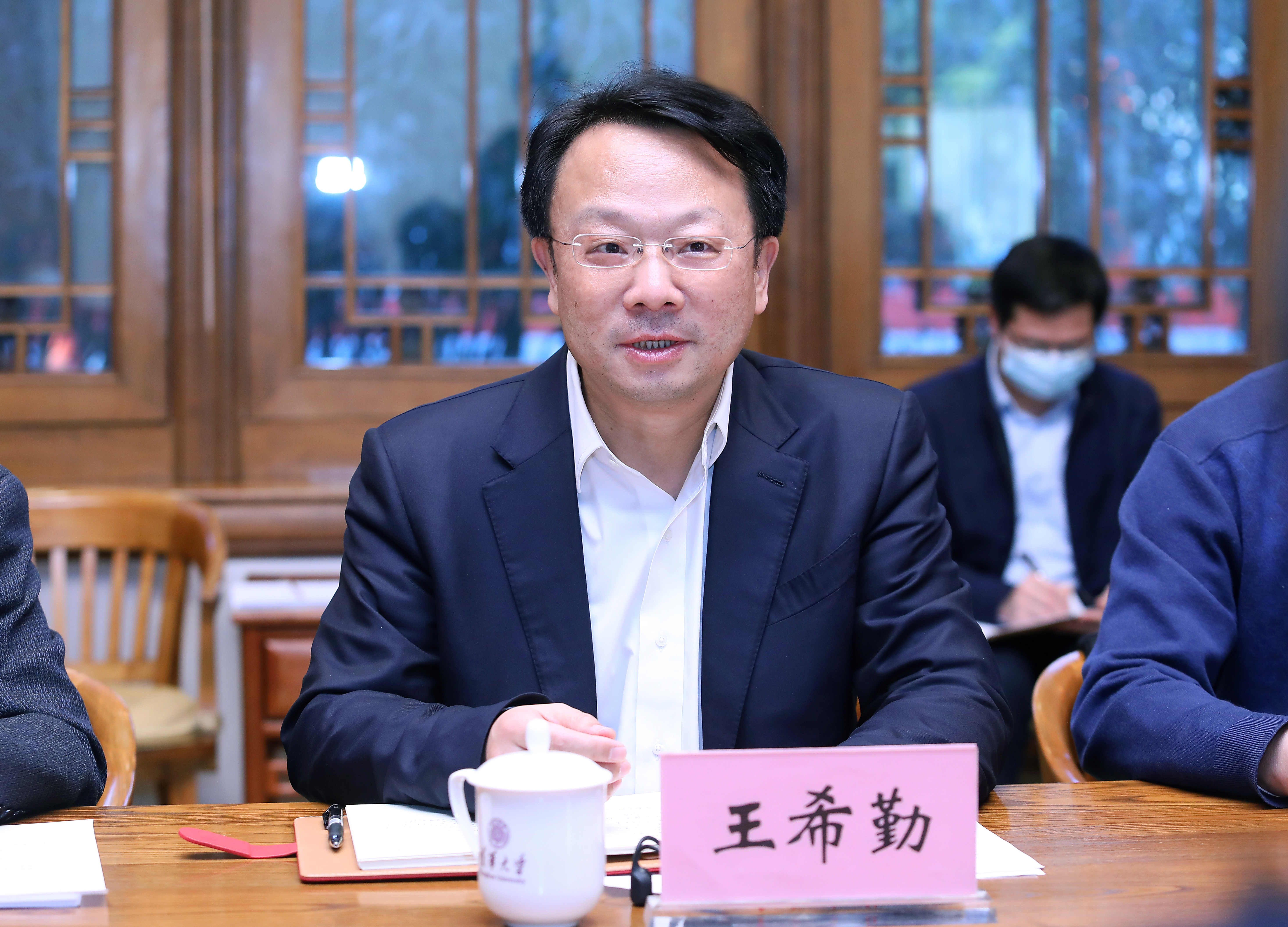 20220301-英国上市公司官网365与中医药管理局签署合作框架协议-许刚-王希勤定版.jpg
