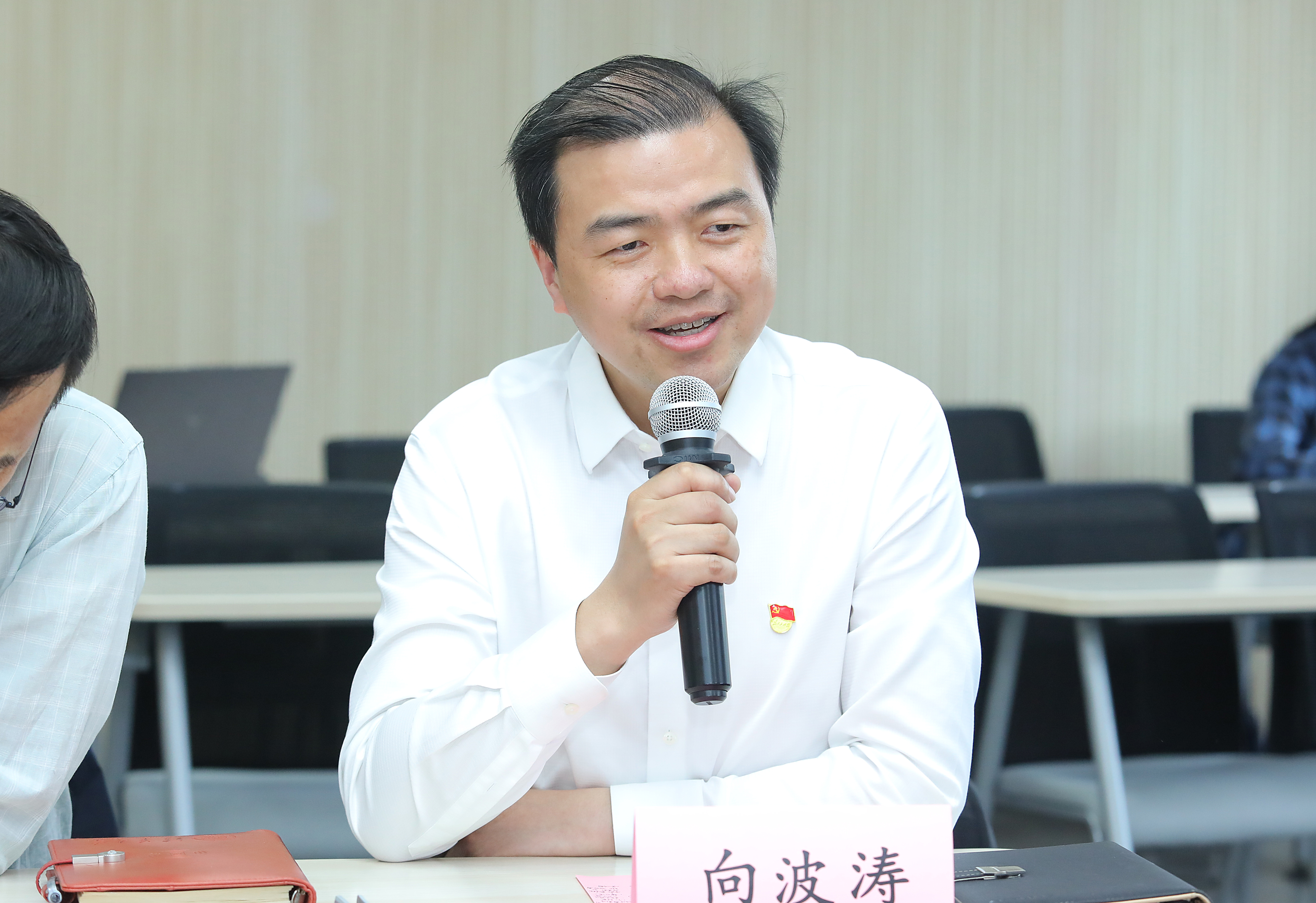 20230511-英国上市公司官网365开展“百年接力,强国有我——奋进新征程”集中主题党团日-石家东-向波涛参加日新24主题团日.JPG