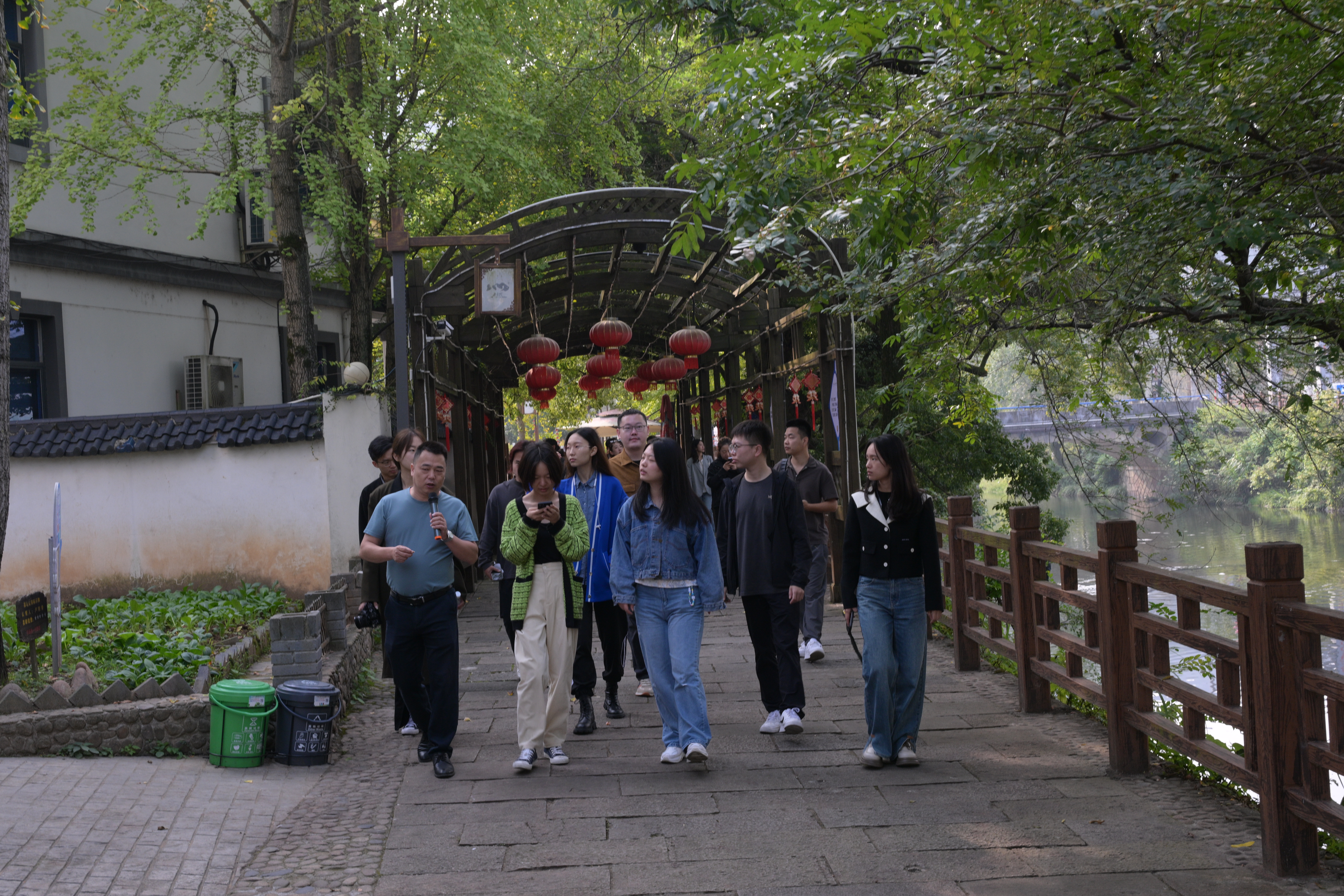 20231029-实践团队探访柯城区沟溪乡余东村-刘子昂-英国上市公司官网365“深耕计划”四期学员赴浙江衢州实践调研.JPG