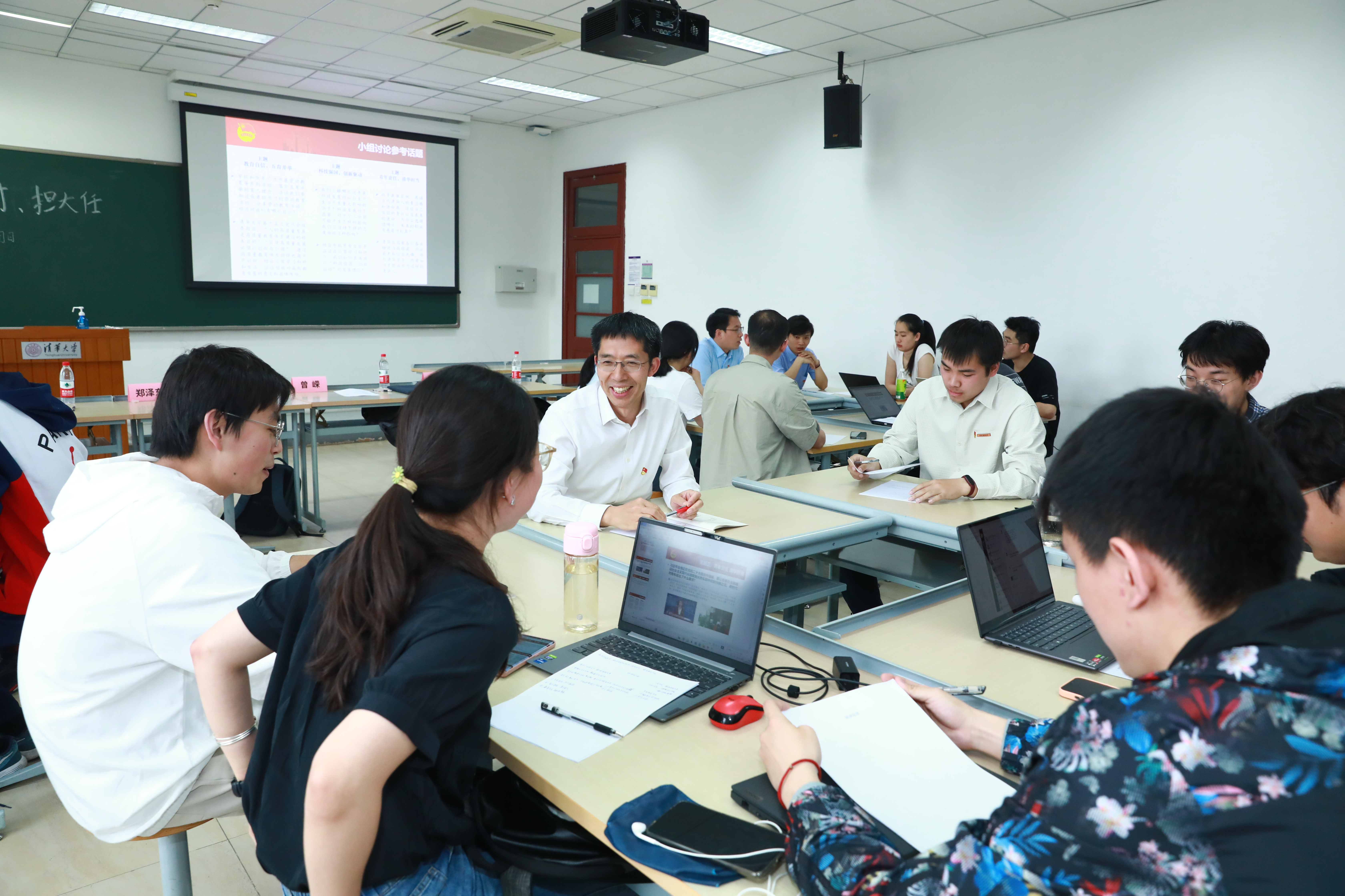 20230511-英国上市公司官网365开展“百年接力,强国有我——奋进新征程”集中主题党团日-石家东-曾嵘参加电博222、电博221、电2联合主题党日 - 副本.JPG