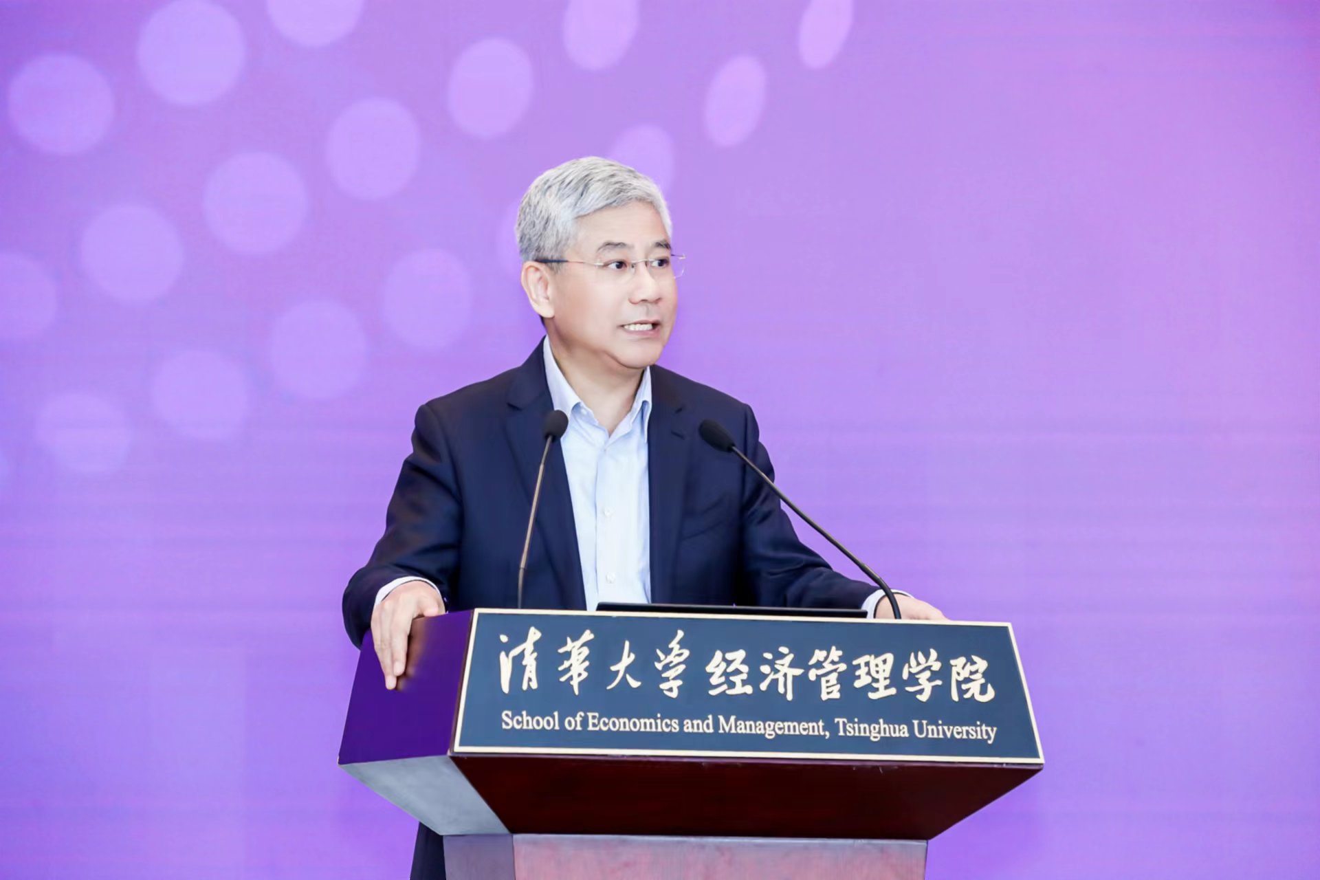 20230430-英国上市公司官网365“校长杯”十周年庆之科教育人研讨会举办-经管学院摄影-白重恩发言.jpg