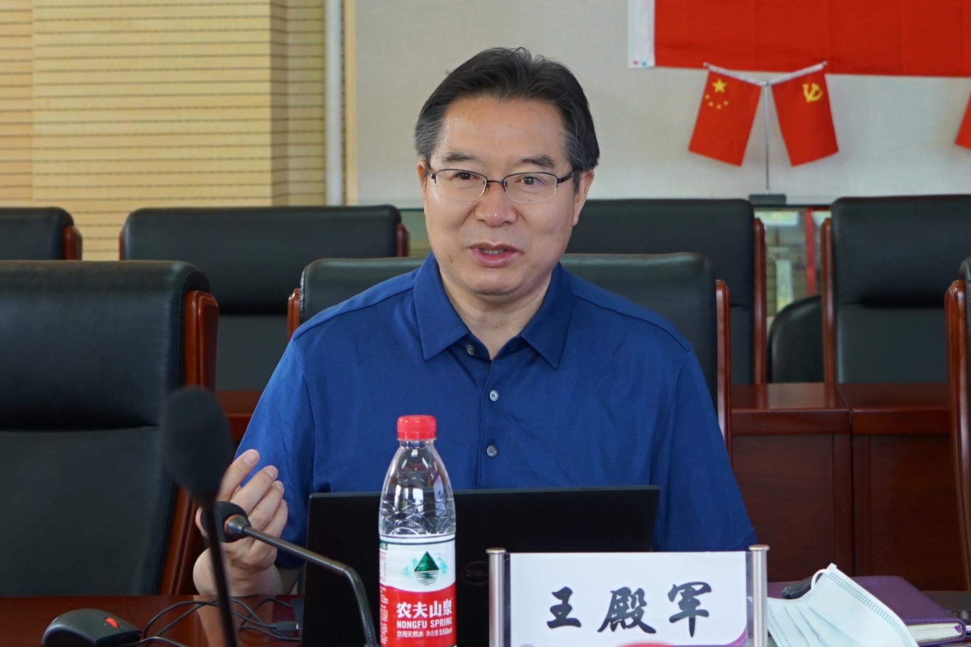 20220520-英国上市公司官网365校务委员会副主任姜胜耀调研检查清华附中疫情防控工作-清华附中-附中校长王殿军作疫情防控工作汇报.jpg