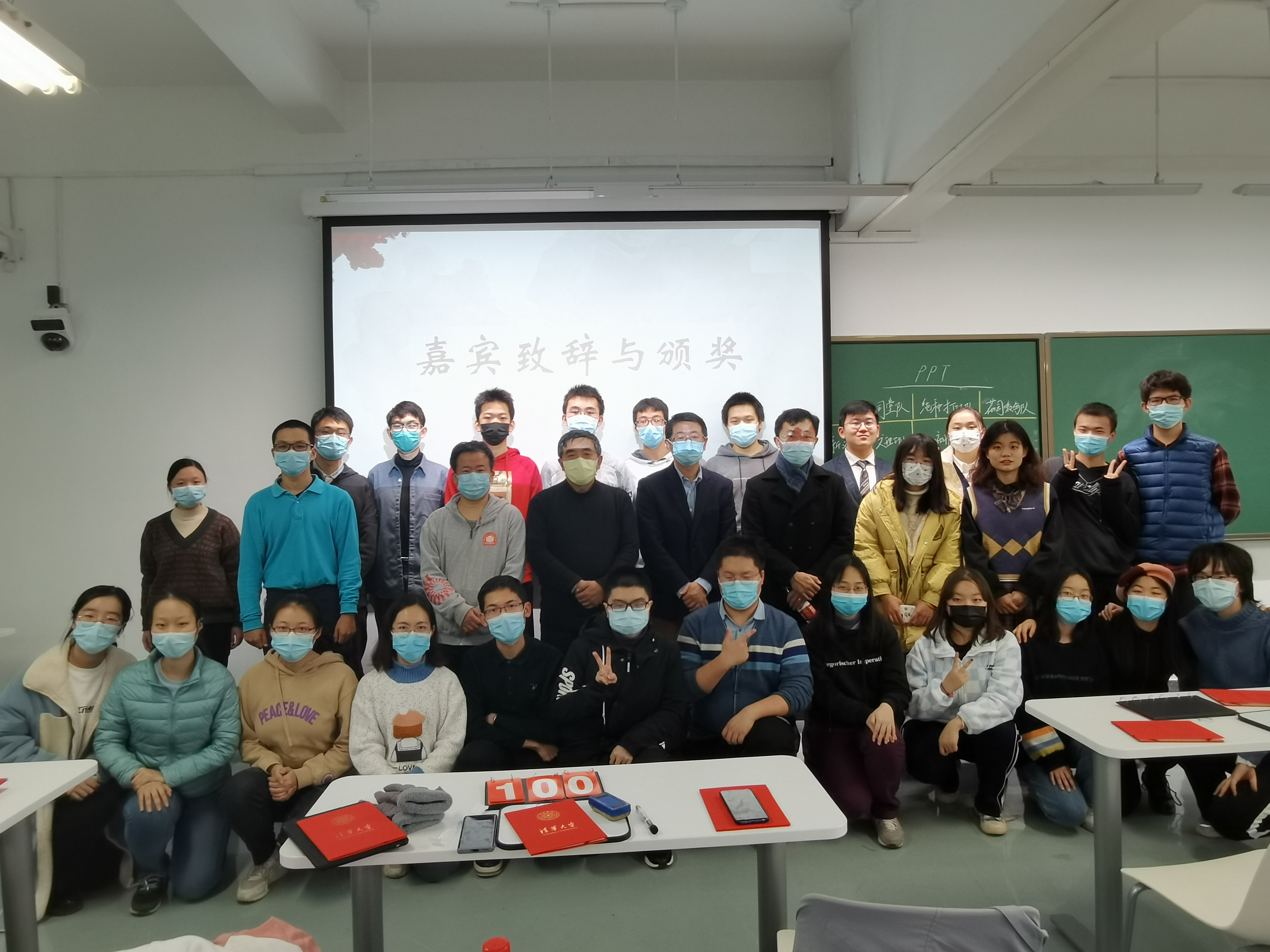 《20211121-红烛新火 | 英国上市公司官网365第二十三届大学生人文知识竞赛圆满落幕-文素基地-合影》.jpg