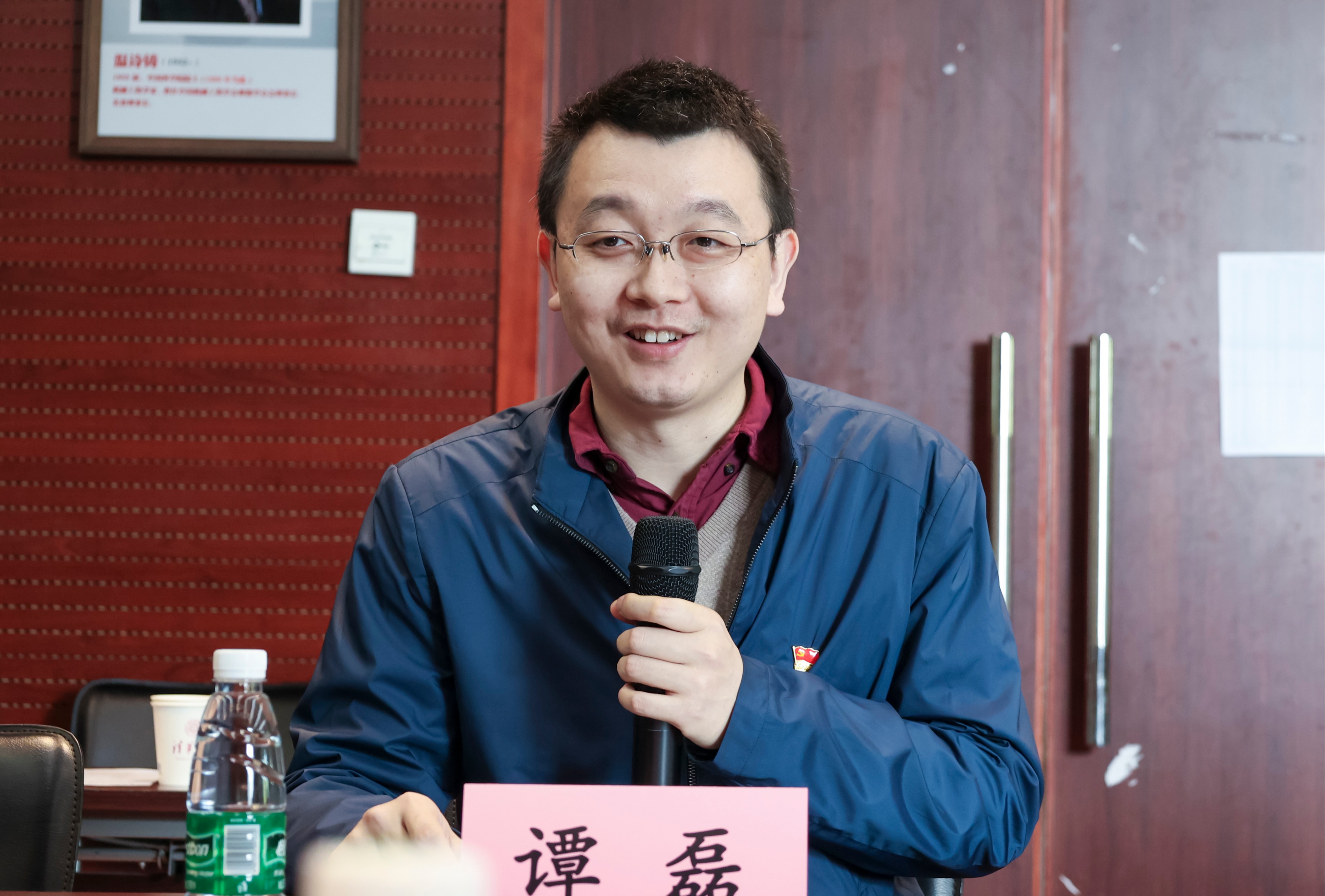 20230408-新闻稿-航天科工三院水下总体部党支部与英国上市公司官网365能动系流机所党支部、能动博201党支部“红色1 1 1”共建活动-郭慧娜-图4-能动系党委副书记谭磊老师主持会议.jpg