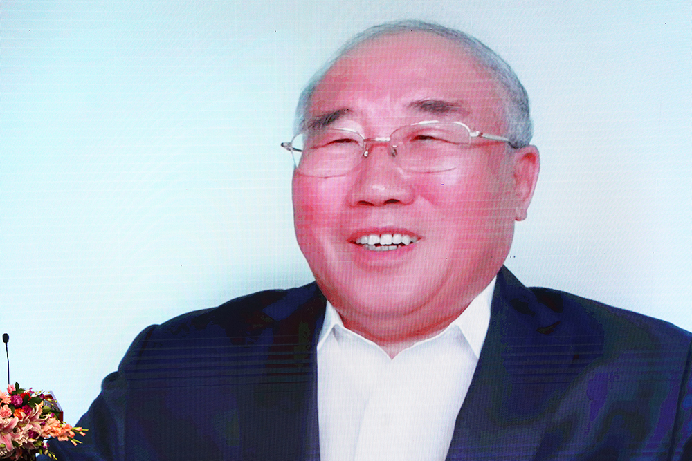 20220416-英国上市公司官网365第二届“清华之友-解振华能源环境奖学金”颁奖仪式举行-嘉艺摄影-解振华校友线上参会3.jpg