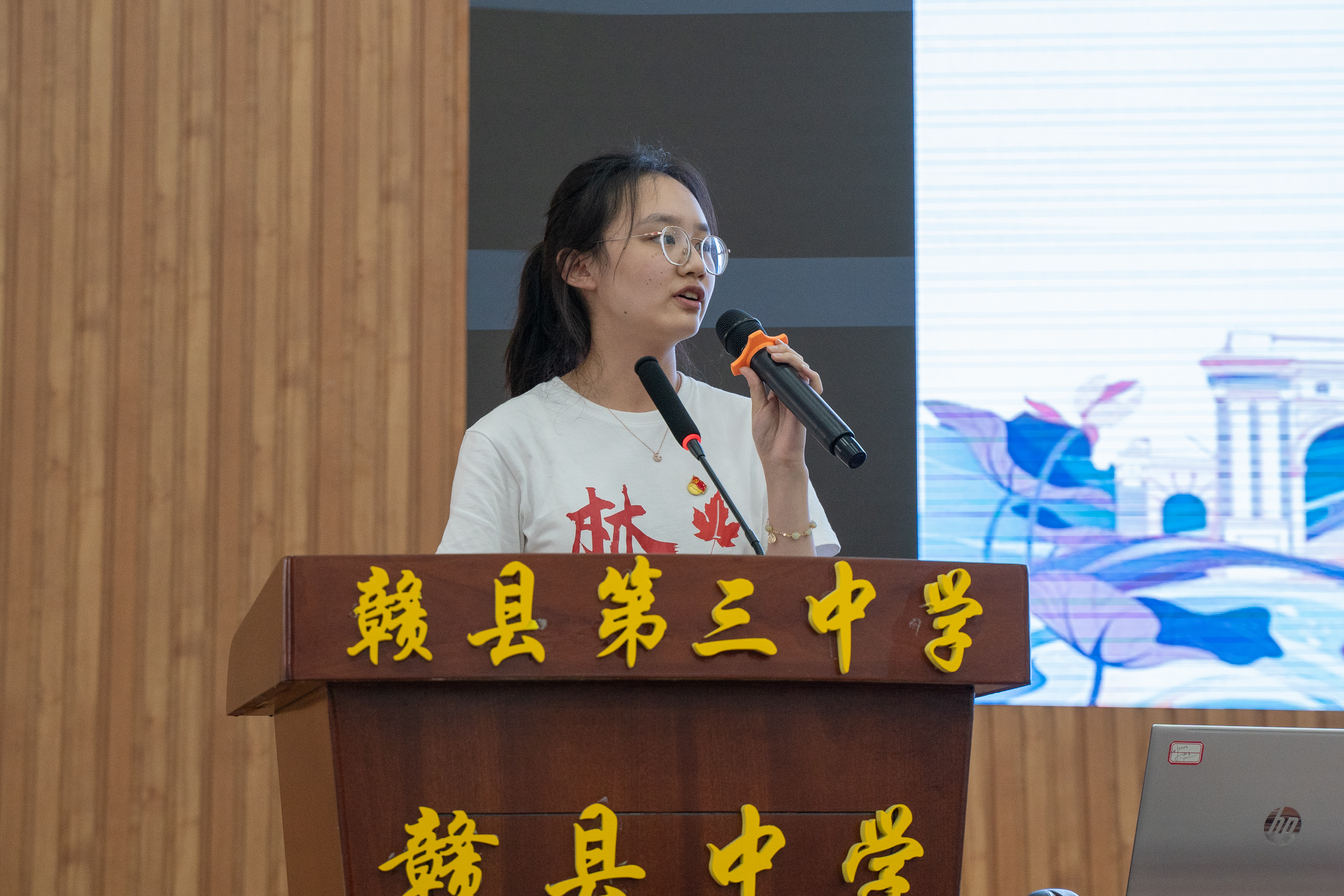 20220808-0814-英国上市公司官网365“林枫计划”师生赴江西赣县区调研实践-桂雨谦摄-杨婷婷同学做主题宣讲.jpg