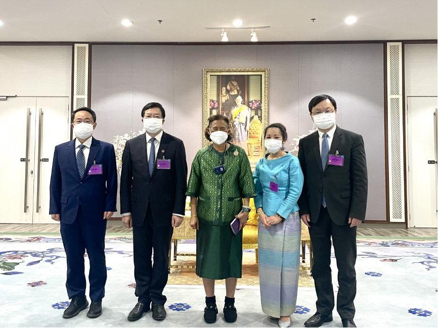 20240208-走向世界的清华,何以画好人类命运共同体“同心圆”-李派摄-邱勇(左二)与诗琳通(左三)会面.png